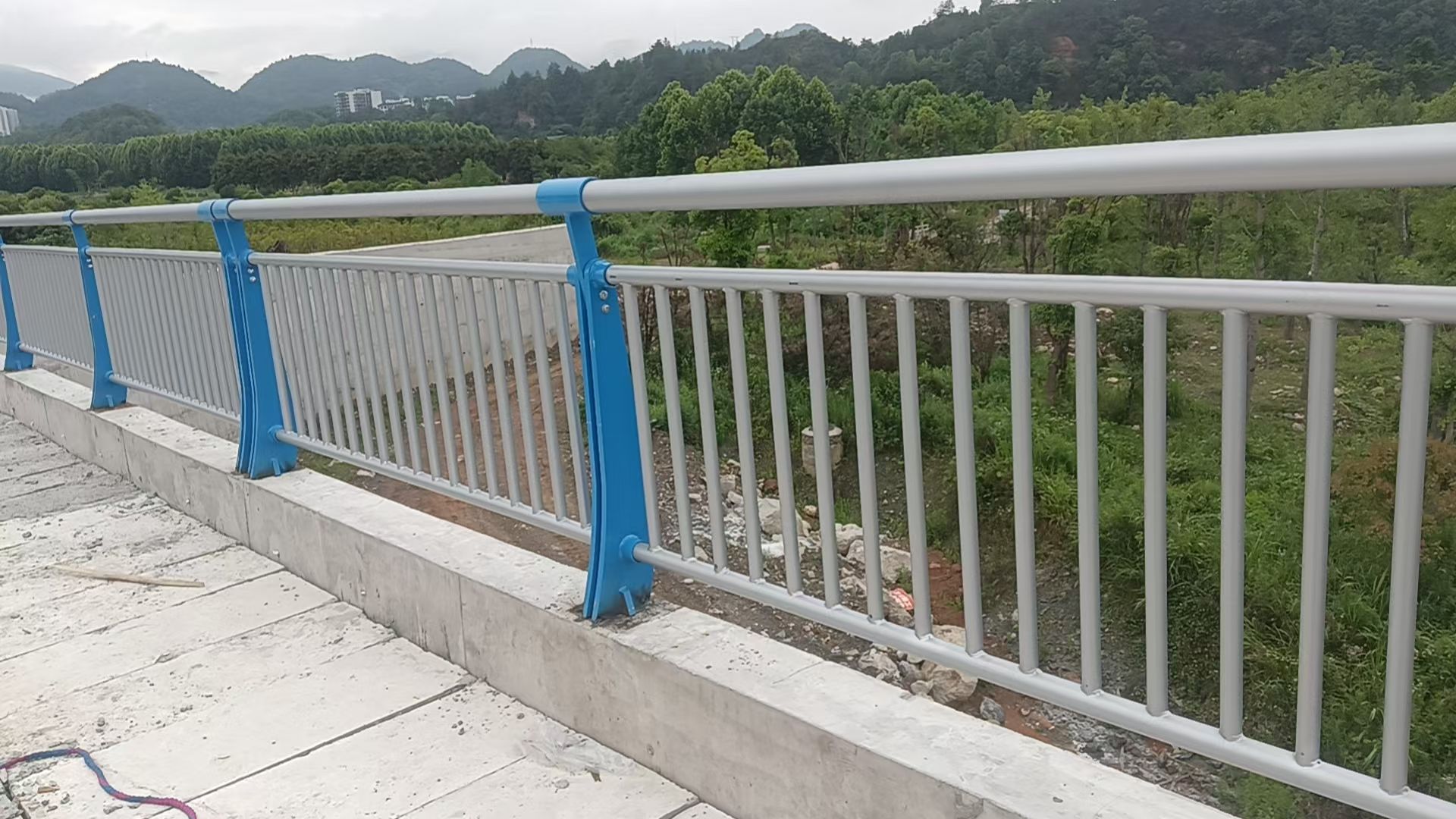 舟山市不锈钢栏杆桥梁防撞护栏 - 推荐
